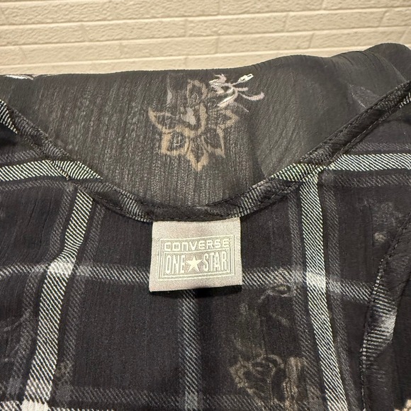 Converse One Star Top Plaid Floral Sleeveless V Neck Blouse - Picture 4 of 4
